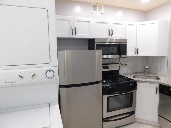 Foto del edificio - 3022 N Pulaski Rd