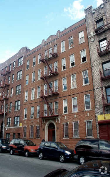 Primary Photo - 2296 Bathgate Ave