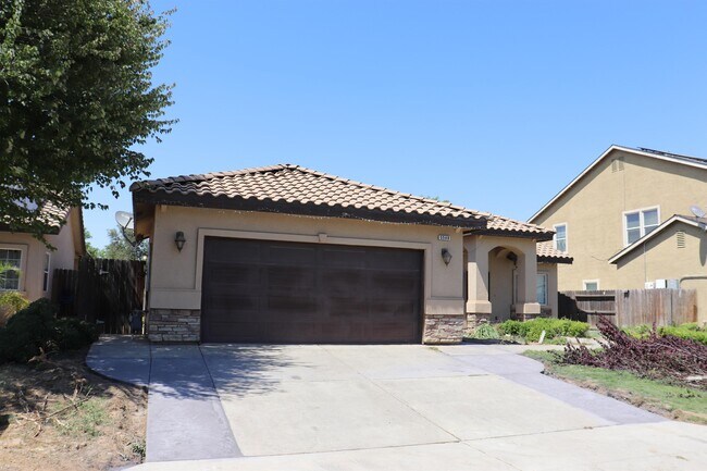 Building Photo - 5548 W Cotton Ave