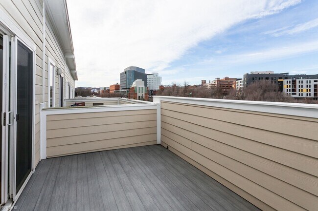 Foto del edificio - 4 br, 3.5 bath House - 866 Estes St