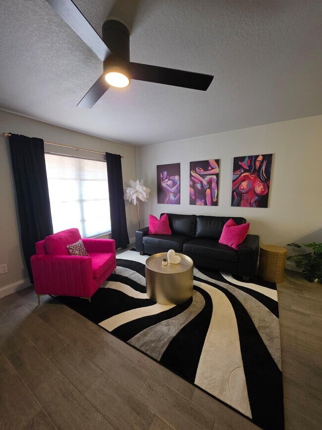 Foto del edificio - 21020 Voyager Blvd