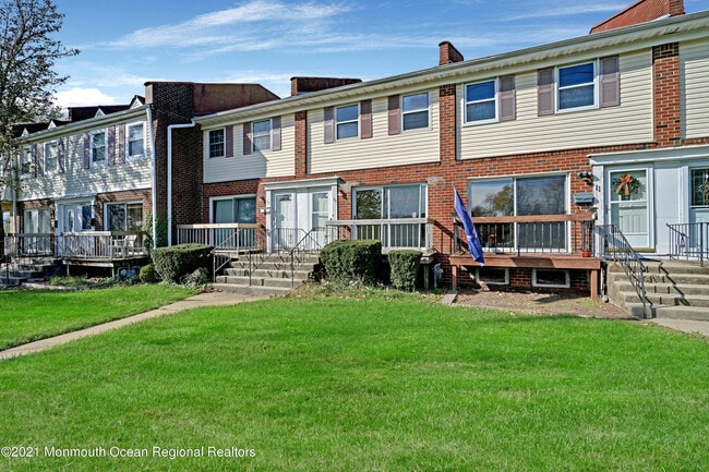 Building Photo - 13 Primrose Ln
