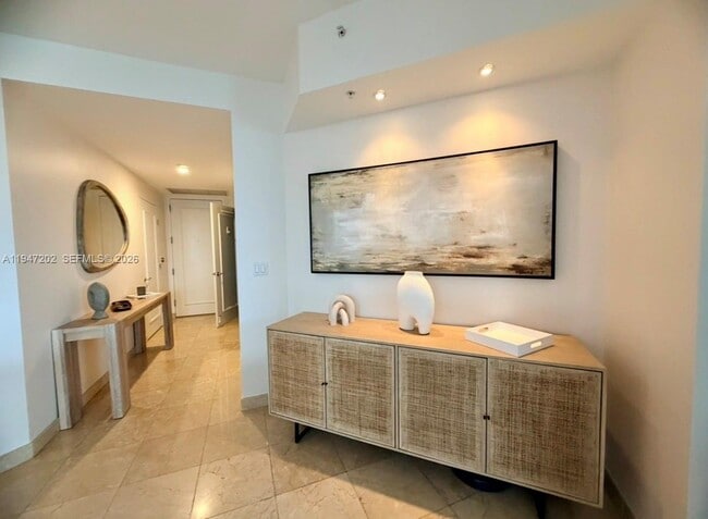 Building Photo - 801 Brickell Key Blvd