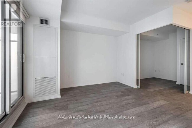 Building Photo - 251 Jarvis St