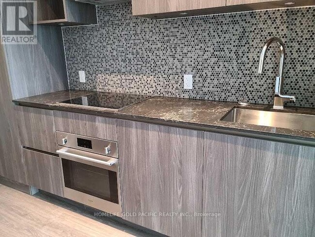 Building Photo - 1 Yorkville Ave