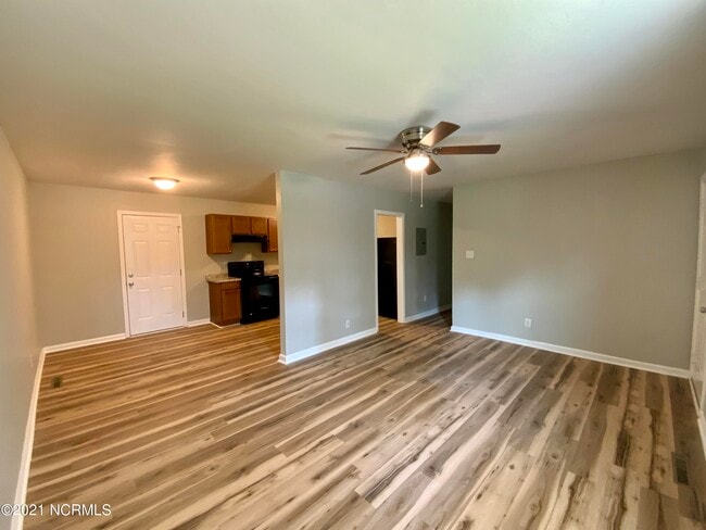 Building Photo - 504 Oak Ln
