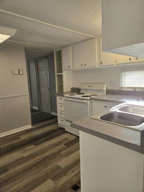 Building Photo - 203 48th Ave W