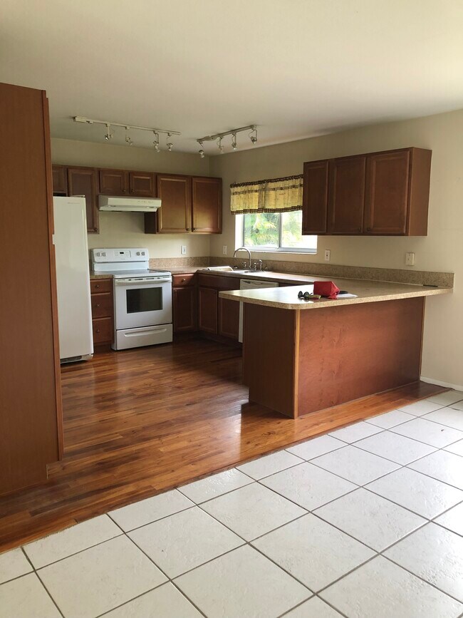 kitchen/dining area - 1973 SE Rainier Rd
