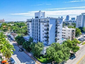 Building Photo - 899 West Ave