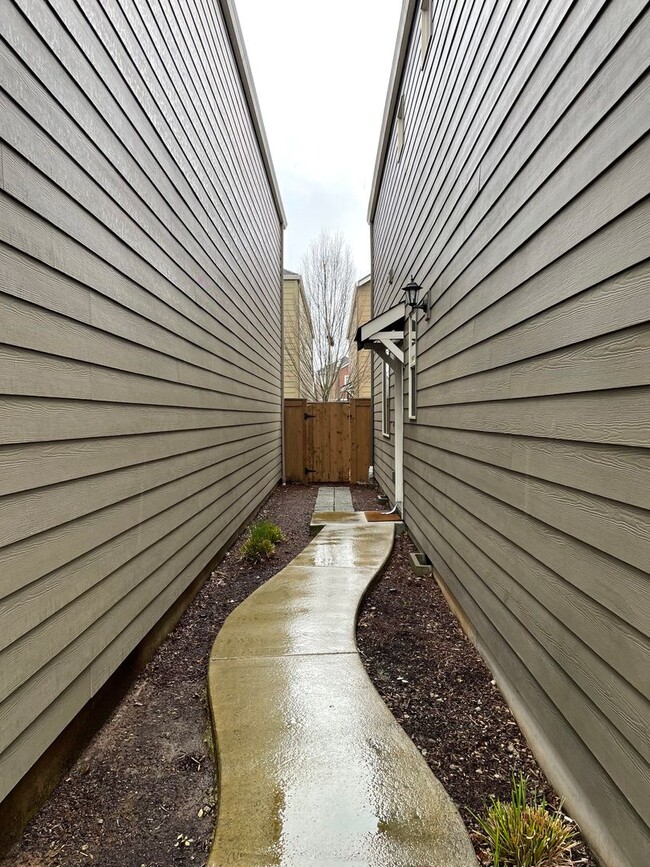 Photo - Spacious 3 Bedroom Home with Fenced Yard, Patio, and 2-Car Garage Near Mill Plain.