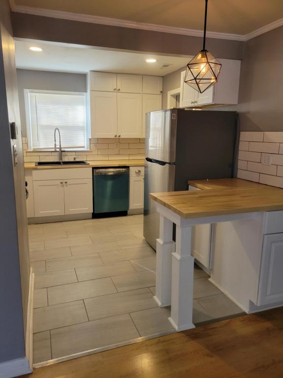 Foto del edificio - 7506 Rainbow Dr