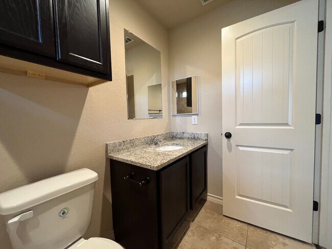 Foto del edificio - 6866 Lakeview Dr.