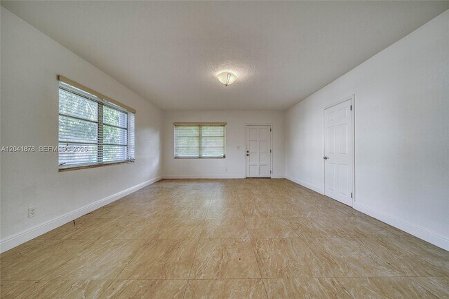 Foto del edificio - 4136 SW 14th St