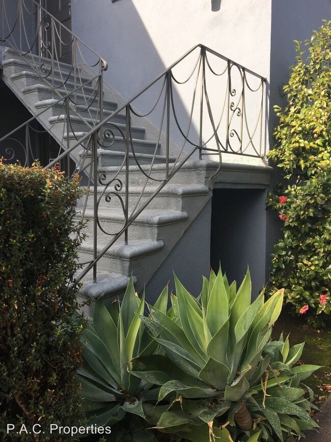 Foto del edificio - 12807 Burbank Blvd