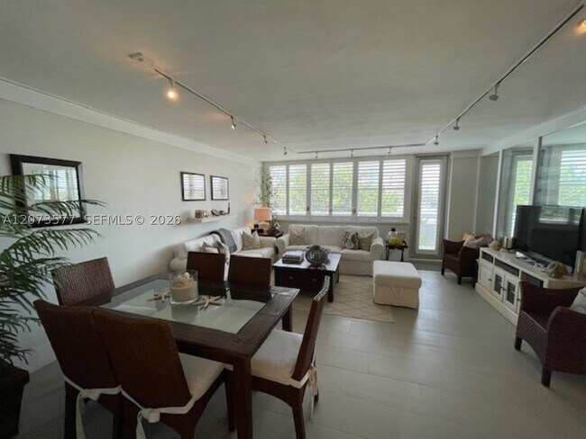 Foto del edificio - 5313 Collins Ave