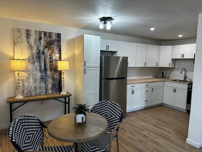 Building Photo - 1317 E 8th St