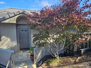 Building Photo - 1202 Meadowcrest Dr