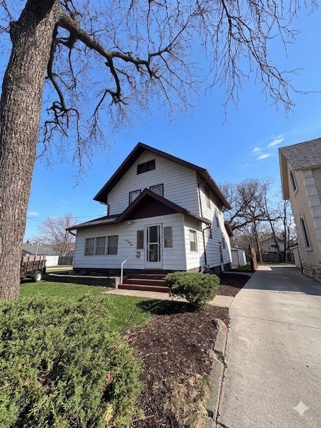 Foto del edificio - Spacious 4-Bedroom Home – Great Value in Des Moines!