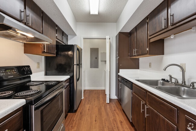 2BR, 2BA - 1185SF - Kitchen - Southside Station Apartments