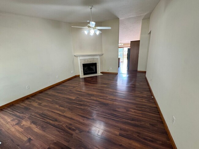 Building Photo - Double the Pleasure: Spacious 2 Bed/2 Bath...