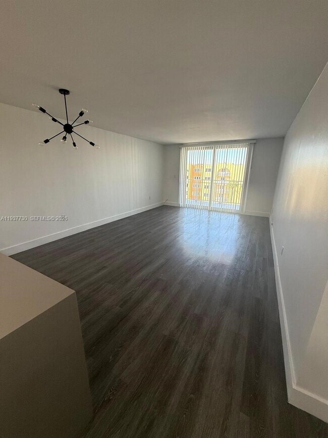 Foto del edificio - 6960 Miami Gardens Dr