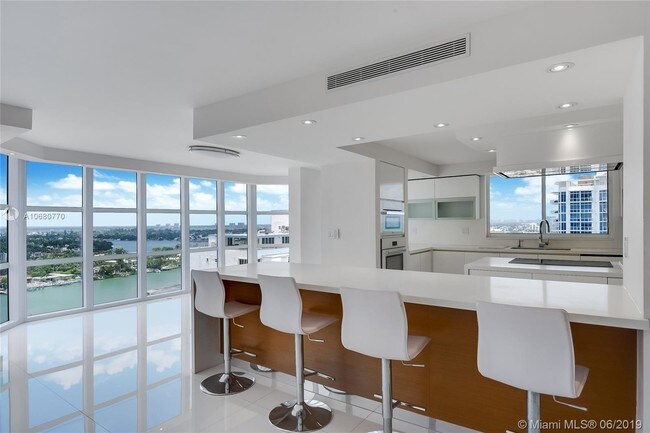 Building Photo - 6423 Collins Ave