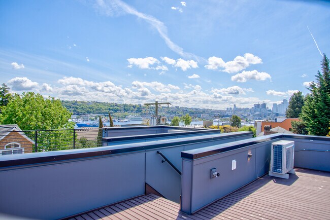 Photo - 710 McGraw St Townhome