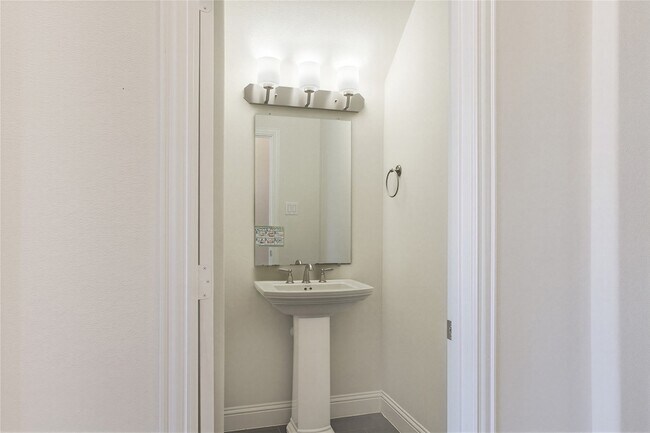 Foto del edificio - 601 Cherry Tree Ln