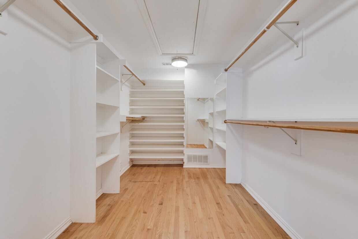 Foto principal - 6050 Ellsworth Ave