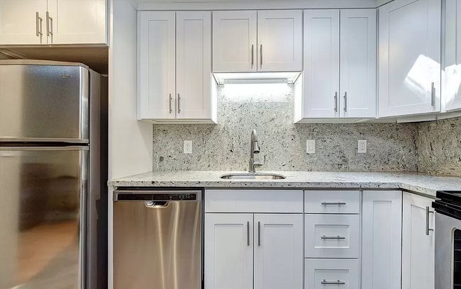 Building Photo - Springtree Condominiums