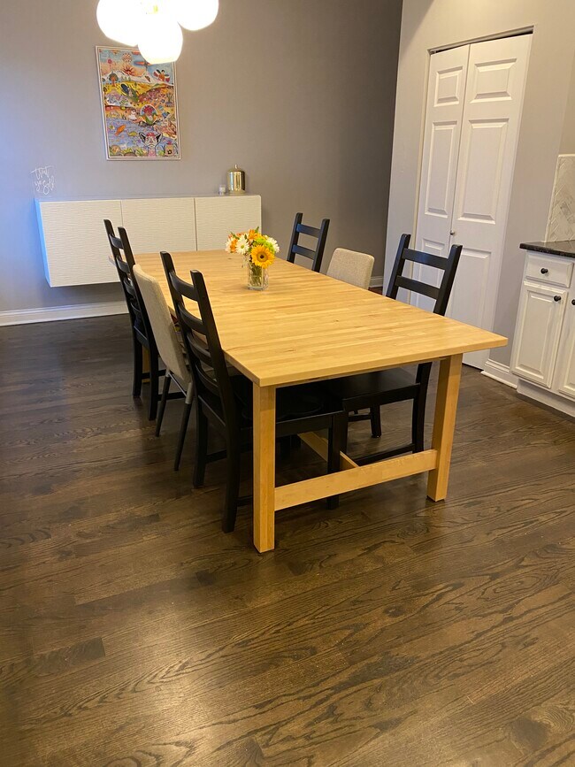 Dining/Built-In Bar - 4918 N St Louis Ave