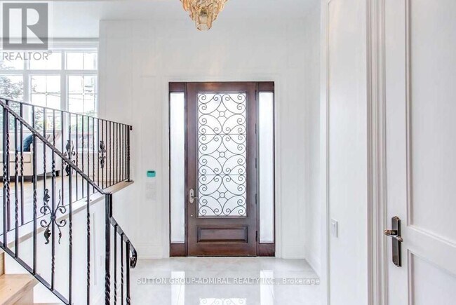 Photo du bâtiment - 305 Finch Ave E