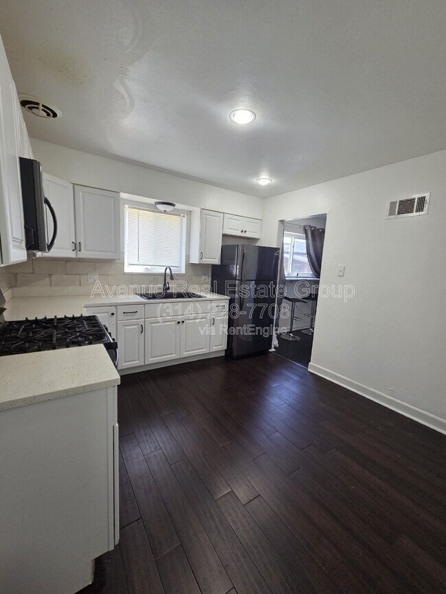 Foto del edificio - 1115 Backer St