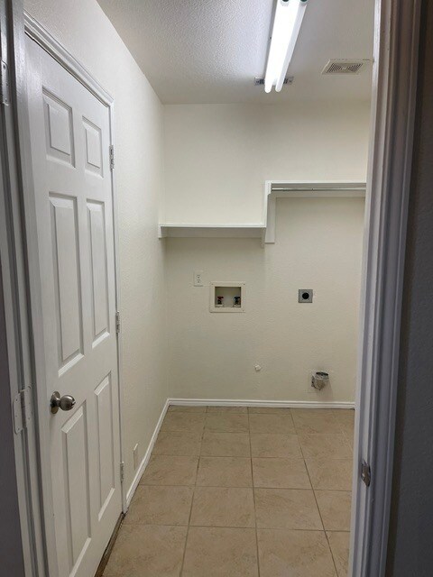 Foto del edificio - 8212 Livingston Ln