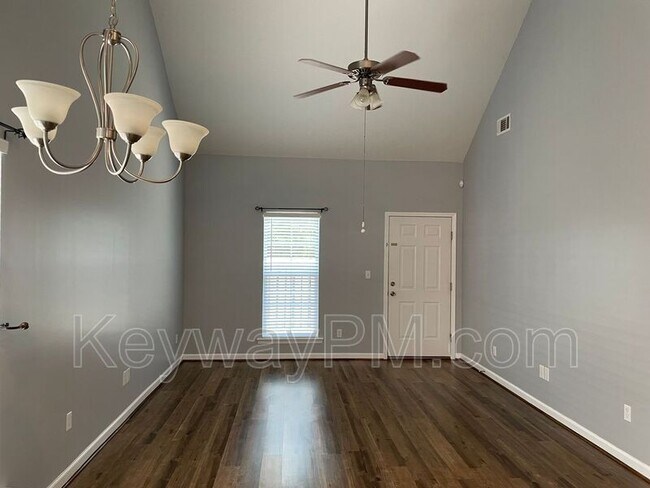 Building Photo - 830 Landing Dr