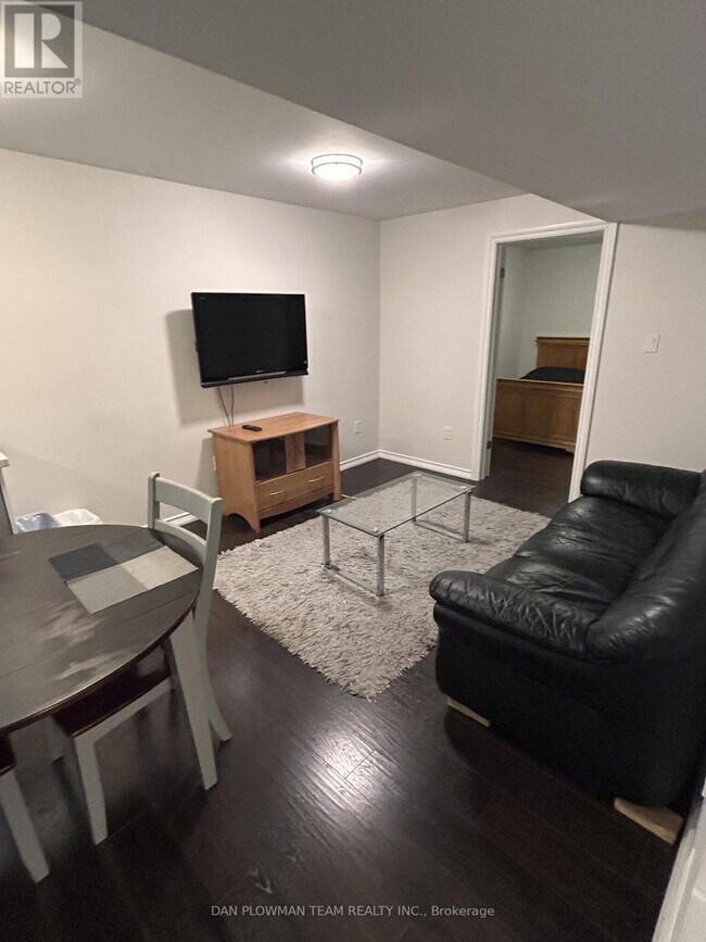 Photo du bâtiment - 28 Sheldon Dr