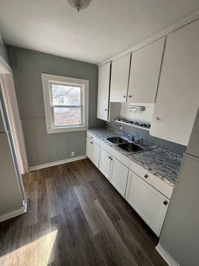 Foto del edificio - 2029 Cartier St