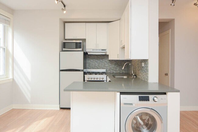 Foto del edificio - 511 W Belmont Ave
