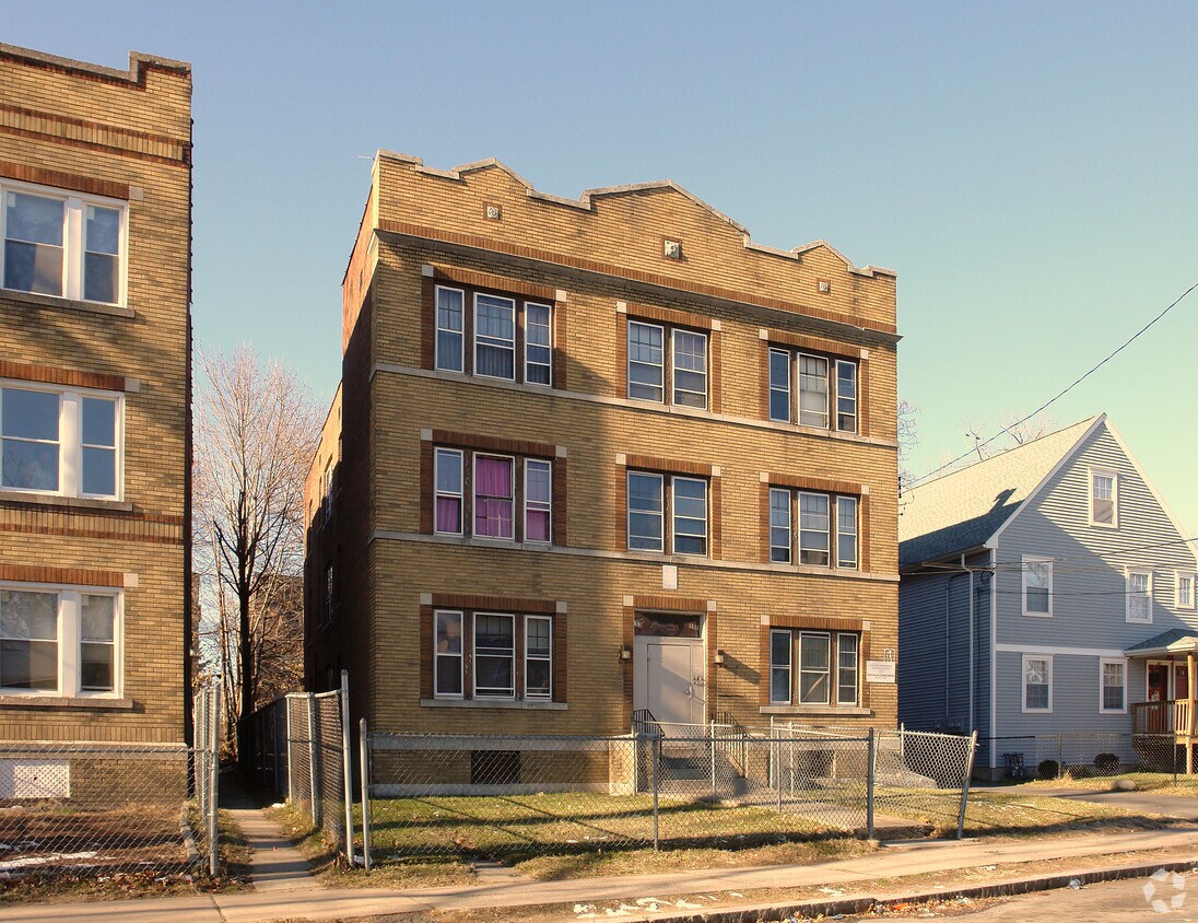 Building Photo - 153-155 Magnolia St