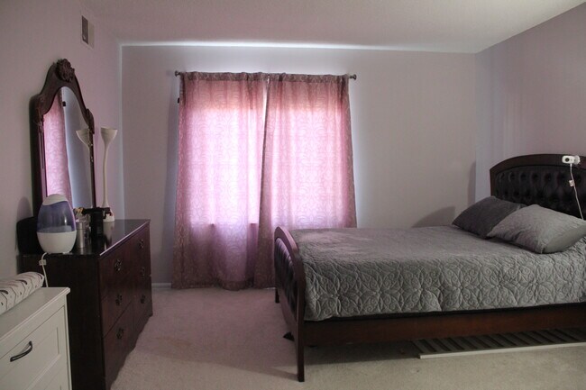 Master bedroom - 8370 Greensboro Dr