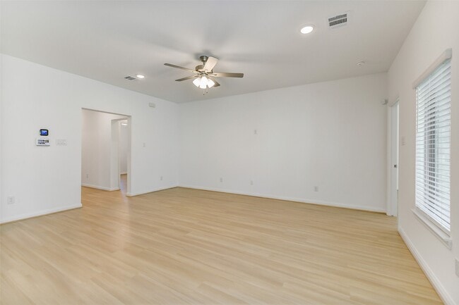 Building Photo - 11927 Pondwood Dr