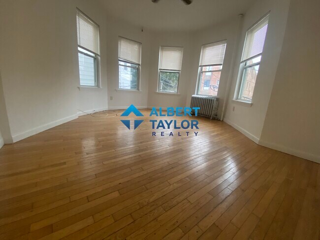 Foto del edificio - 10 Parker Hill Ave