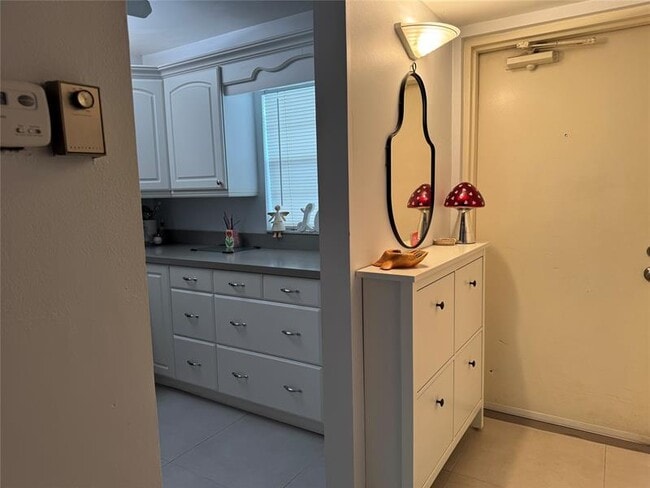 Foto del edificio - 9235 Lagoon Pl