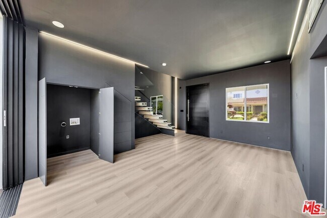Foto del edificio - 5642 Tilden Ave