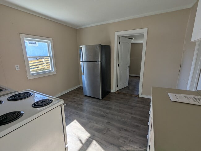 Building Photo - 736 4th St