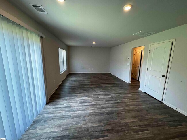 Building Photo - 681 Tacoma Trl
