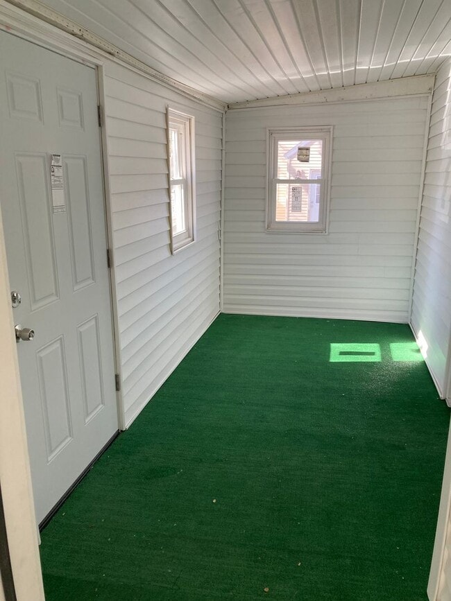 Building Photo - 1913 George St