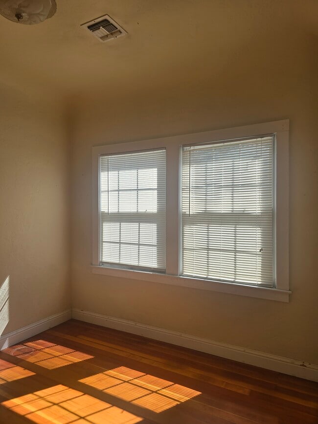 Building Photo - 2164 Waldon St