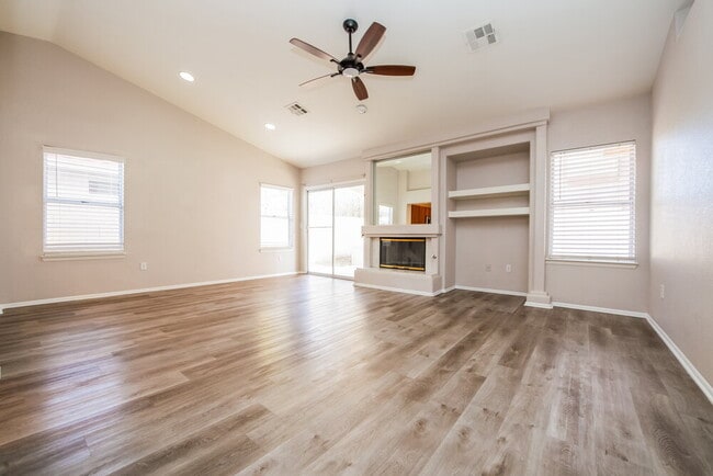 Foto del edificio - 5028 Monte Del Sol Ln