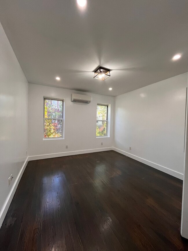 Building Photo - 271 Hancock Ave